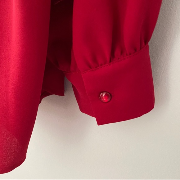 BAR III red blouse with sophisticated tie neck detail - Picture 5 of 6